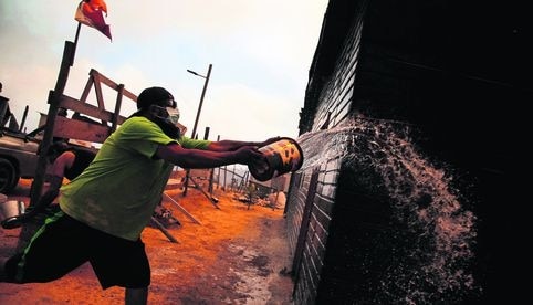 Aumenta a 131 el número de muertos por los incendios forestales en Chile
