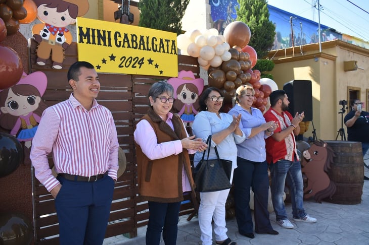 Se celebra un Mini Desfile de Caballos en Zaragoza