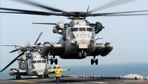 En EU buscan helicóptero perdido de la Armada que transportaba a 5 soldados