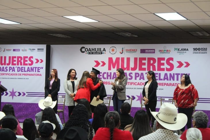 28 mujeres del municipio de Jiménez se gradúan de preparatoria