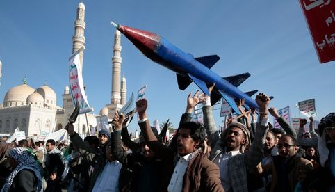 Bombardeos de EU matan a 17 rebeldes hutíes en Yemen
