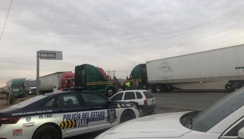 Transportistas bloquean carreteras en Chihuahua tras asalto de chofer