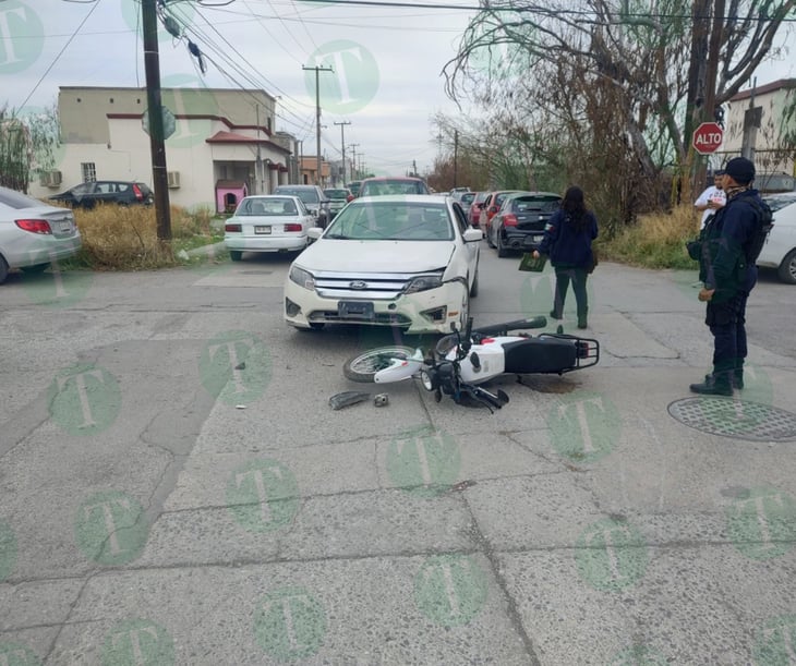 Motociclista fue embestido por vehículo en la Zona Centro de Monclova