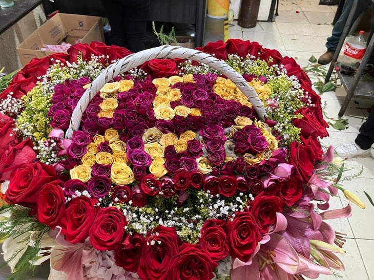 Florerías se alistan para venta de los enamorados