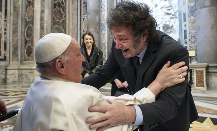 Papa Francisco y Javier Milei se abrazan tras canonizar a la primera santa argentina