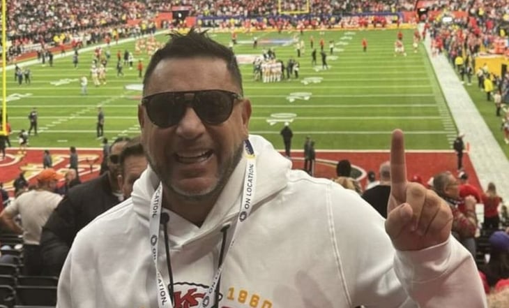 Antonio Mohamed, extécnico de Pumas, presume foto en el Super Bowl LVIII
