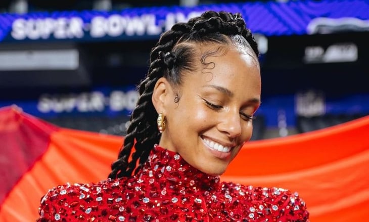 Alicia Keys reinó en el Super Bowl con sensual catsuit rojo