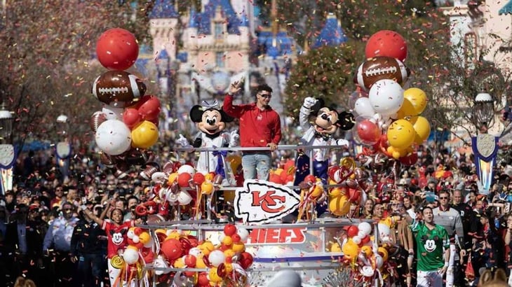 ¿Cómo nació la tradición del desfile en Disney del MVP?