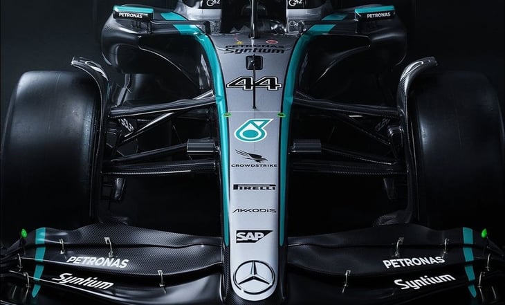 Mercedes presentó el W15, el último monoplaza que usará Lewis Hamilton en el equipo