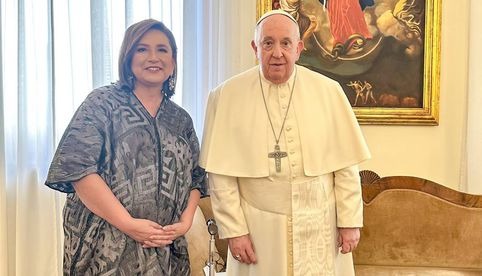Xóchitl Gálvez habla de su reunión con el Papa Francisco y difunde fotos