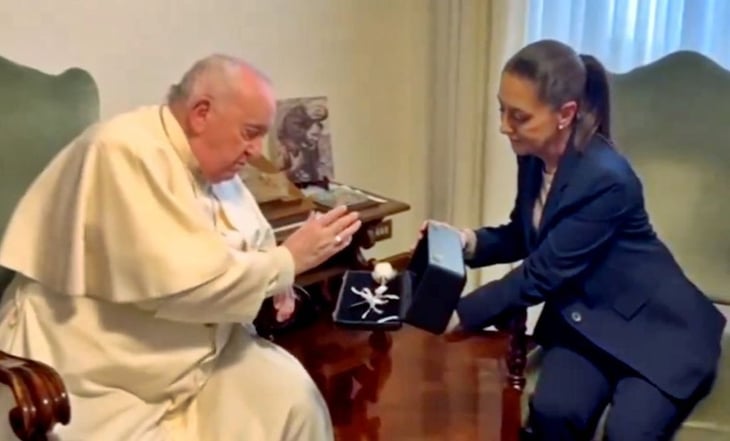 Sheinbaum pide a Papa Francisco bendecir una rosa de plata como regalo para mexicanos