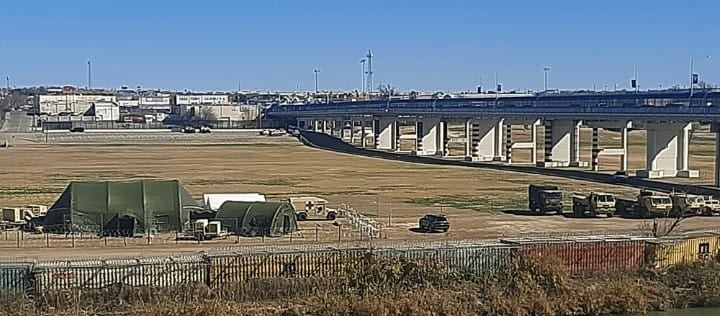 Gobierno de Texas construirá una base militar en Eagle Pass para contener la inmigración ilegal