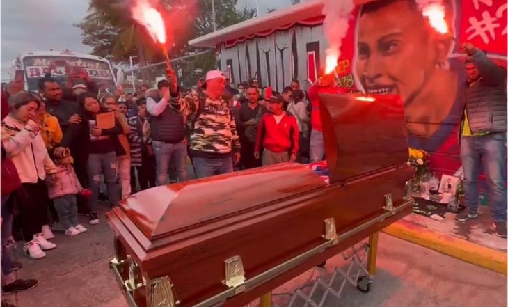 Familiares, amigos y fanáticos dan último adiós al 'Puma' Chávez en Veracruz