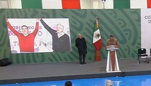 Gobernador de Puebla celebra ante AMLO que se conjuró la huelga en Audi México