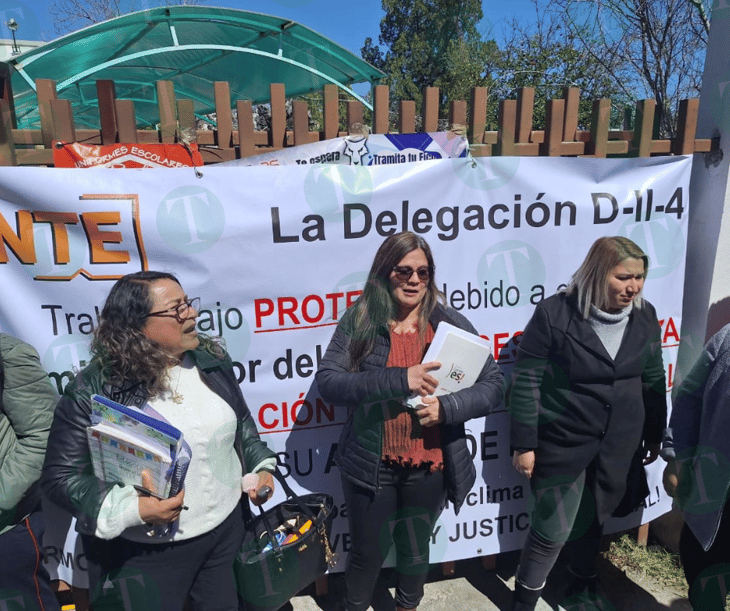 Maestros de la Juan Gil protestan por acoso laboral