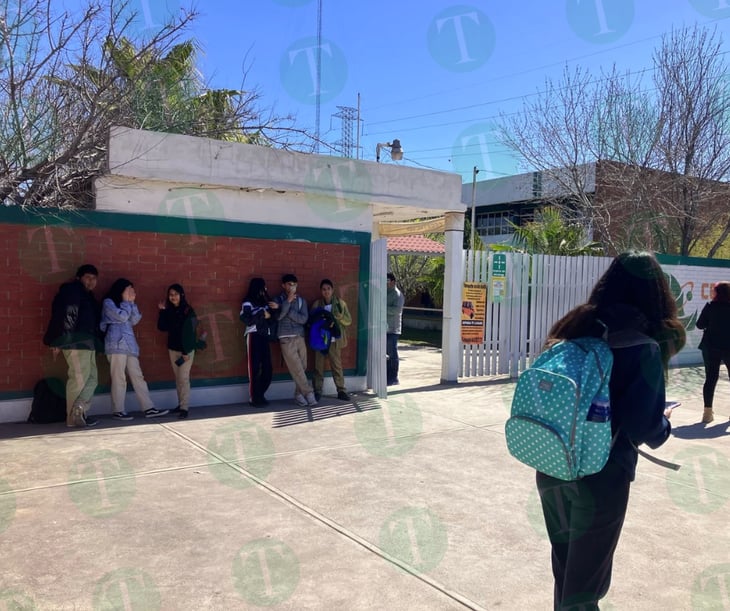 Docentes del Cecytec Sur se manifiestan; estudiantes se quedan 'atrapados' en las aulas