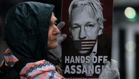 Julian Assange permanece más de 13 años en Reino Unido para evitar su a extradición a EU