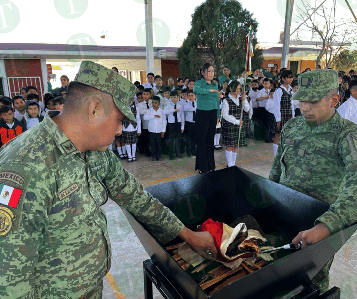 Ejército Mexicano incinera bandera en la escuela Libertad