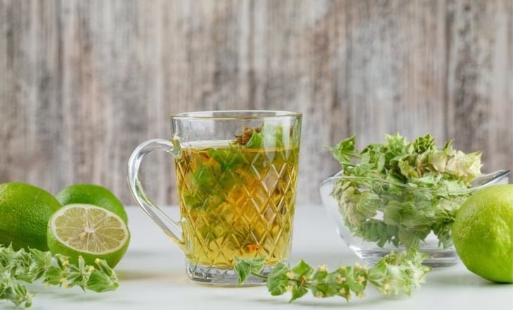 Descubre los beneficios de beber té de romero con limón