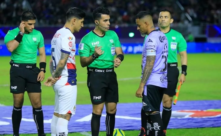 Liga MX: Comisión de Árbitros acepta error de Adonai Escobedo al no marcar penal en el Mazatlán FC vs Chivas