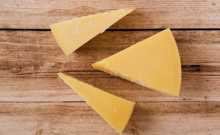 Autoridades sanitarias piden sacar el mercado este queso cheddar, estaría contaminado con E. Coli