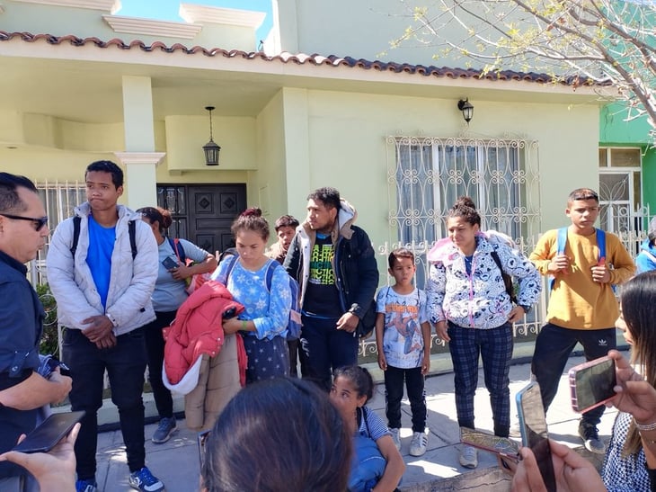 Migrantes siguen llegando a Frontera; llevan a 20 a refugio