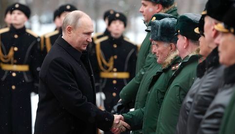 Putin felicita al ejército ruso por su actuación en Ucrania