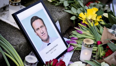 Autoridades rusas amenazan con enterrar a Navalny en la cárcel donde murió
