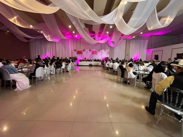 82 parejas formalizan en bodas comunitarias