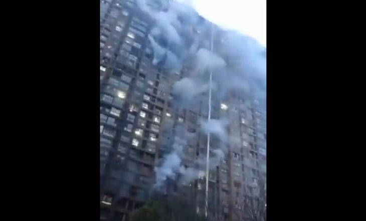 VIDEO: Incendio en edificio residencial en este de China deja al menos 15 muertos