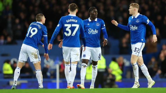 Liga Premier: reducen sanción a Everton por irregularidades