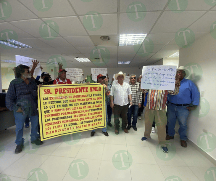 Pensionados protestan en contra de regidor de Derechos Humanos