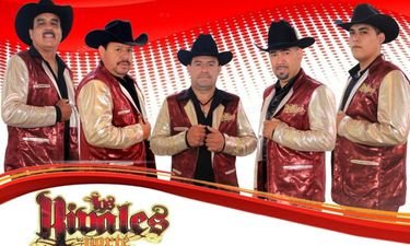 Familiares se despiden de músicos de Los Rivales del Norte asesinados en Baja California 