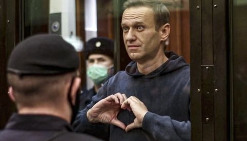 Entierro de Navalni ensombrece el discurso sobre el estado de la nación de Putin