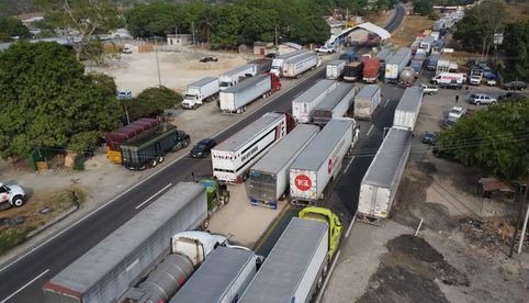 Guardia Nacional libera bloqueo de más de 24 horas en la carretera federal 200, Chiapas