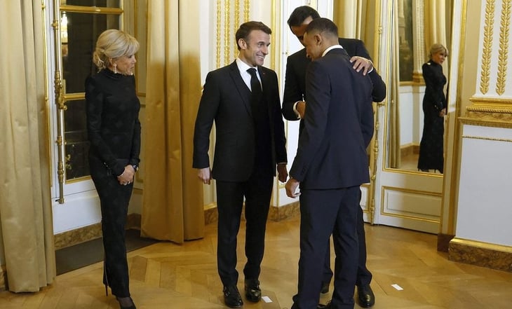 'Otra vez': La misteriosa frase que le dijo Emmanuel Macron a Kylian Mbappé