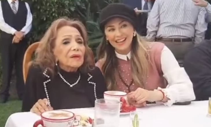 María Victoria celebra 97 años con fiesta junto a Aracely Arámbula
