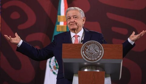 AMLO rechaza riesgo de 'retroceso democrático' como plantea el Episcopado Mexicano