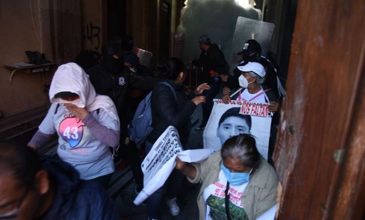 “El diálogo está”, dice Luisa María Alcalde tras irrupción de normalistas de Ayotzinapa en Palacio Nacional