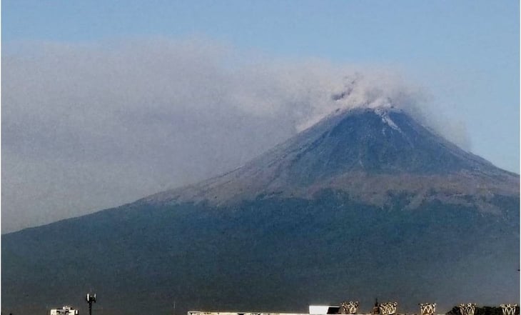 Volcán Popocatépetl: Cierran de nuevo el aeropuerto de Puebla por caída de ceniza; alcanza a 17 municipios