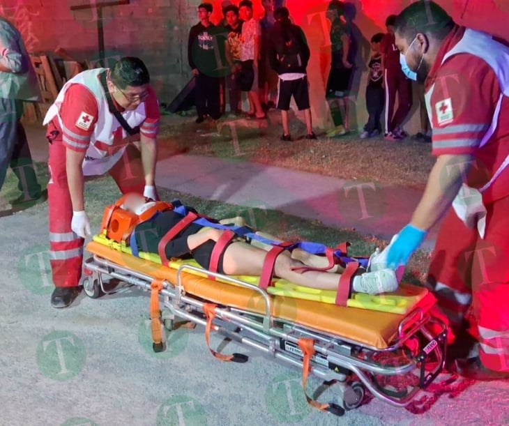 Fuerte choque de motocicleta deja una joven lesionada en la colonia Mezquital