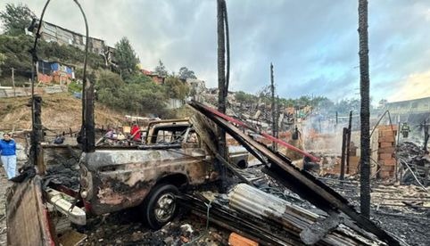Incendio consume cerca de 70 casas de un barrio informal en el centro de Bogotá