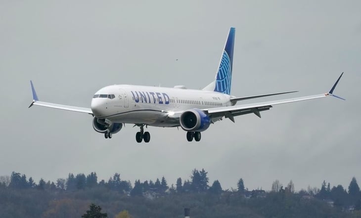 Avión de United Airlines, un Boeing 737, se sale de la pista en Houston
