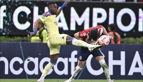 América se queja con Concacaf por actos racistas hacia Julián Quiñones en el partido contra Chivas