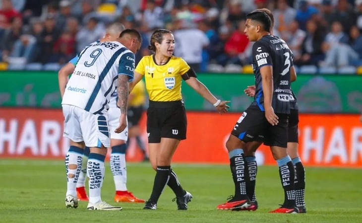 Liga MX: Afición alaba la gestión de Katia Itzel García en el Pachuca vs Querétaro