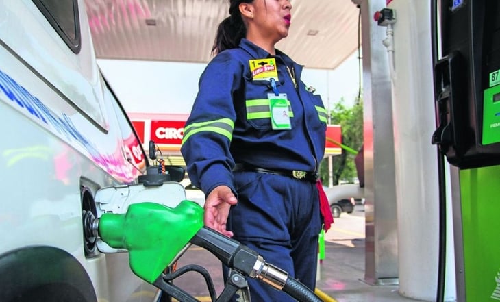 AMLO acusa que hay gasolineras que venden la Magna con margen de ganancia de hasta 4 pesos