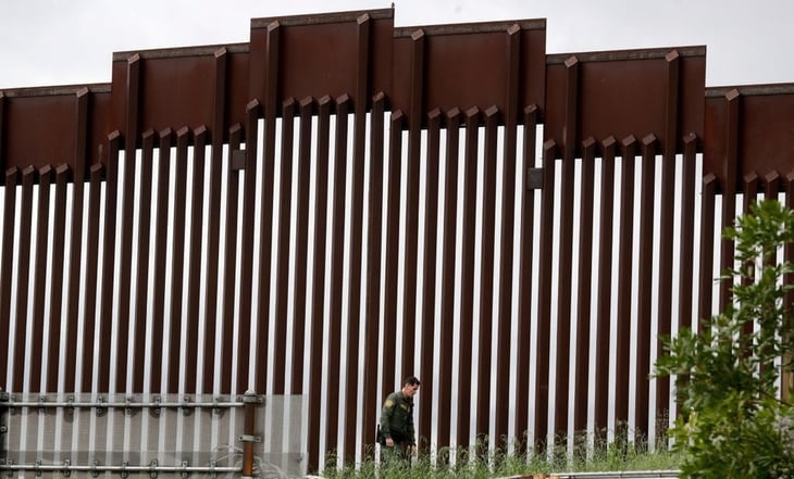 Decenas de migrantes han caído de lo alto del muro fronterizo en San Diego en las últimas semanas
