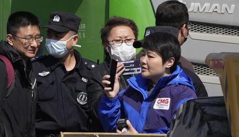 Funcionarios municipales chinos se disculpan tras imágenes de acoso a reporteros