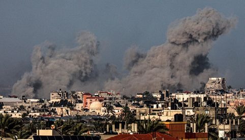 Mueren 8 civiles en nuevo ataque israelí en centro de distribución de ayuda en Gaza