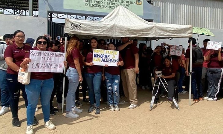 Normalistas protestan por falta de una escuela digna en Baja California Sur
